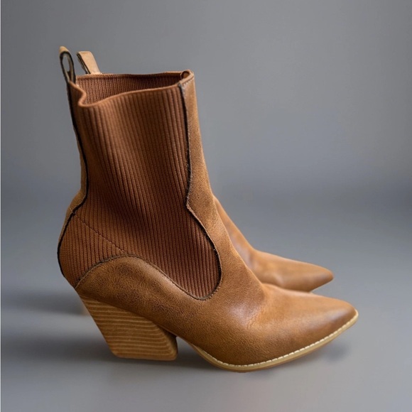 Oasis Society Shoes - OASIS SOCIETY California Brown Vegan Leather Bootie Block Heel Women’s Size 8.5